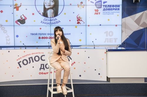 Финалистка шоу «Голос. Дети» Дениза Хекилаева рассказывает как убедить родителей разрешить участвовать в конкурсе на телевидении.